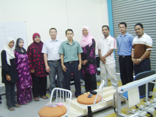 2010 Oct we finished installation of PV panel production line in Malaysiya on Oct,2010(图1)