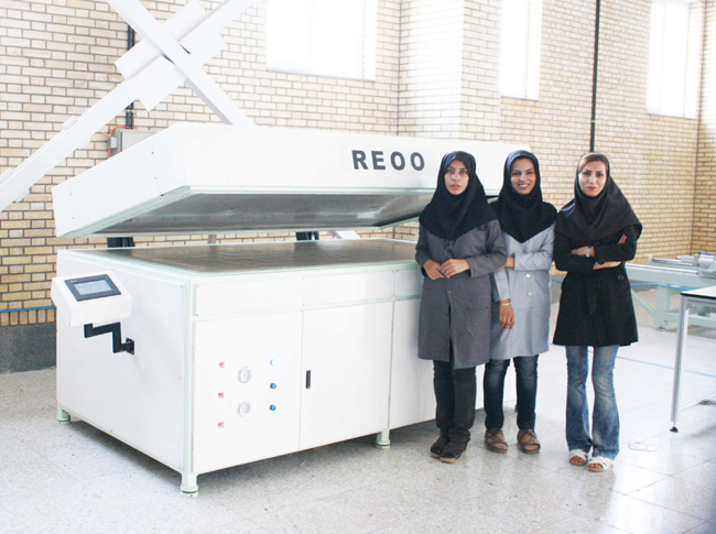 2015 March we installed solar panel making machine in Iran(图6)
